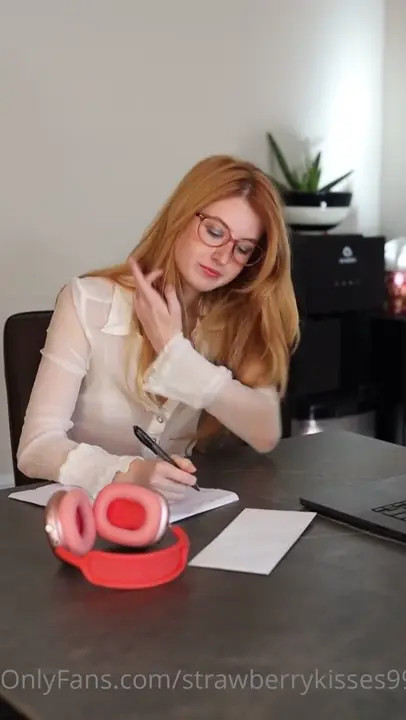 Boss Rams Strawberry Kisses On The Table - ePornLeak