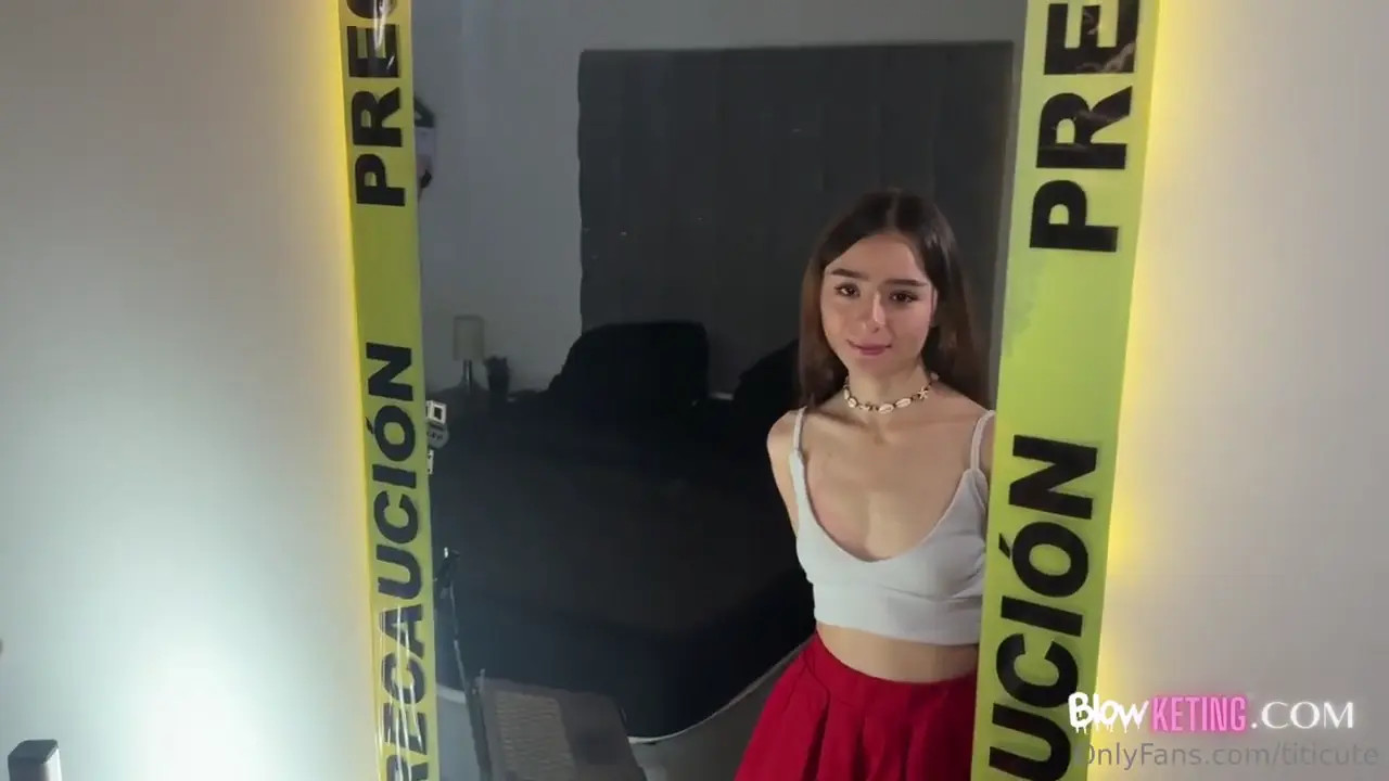 TitiCute's Pink Pussy Is Getting Hammered - ePornLeak