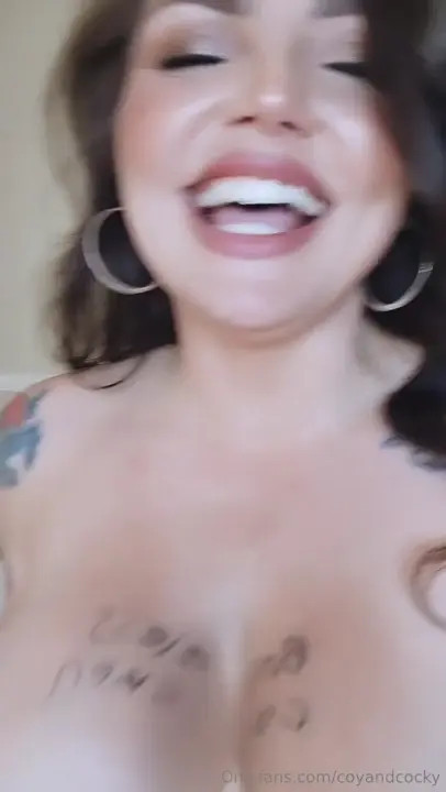 Coyandcocky Flashes Her Tits