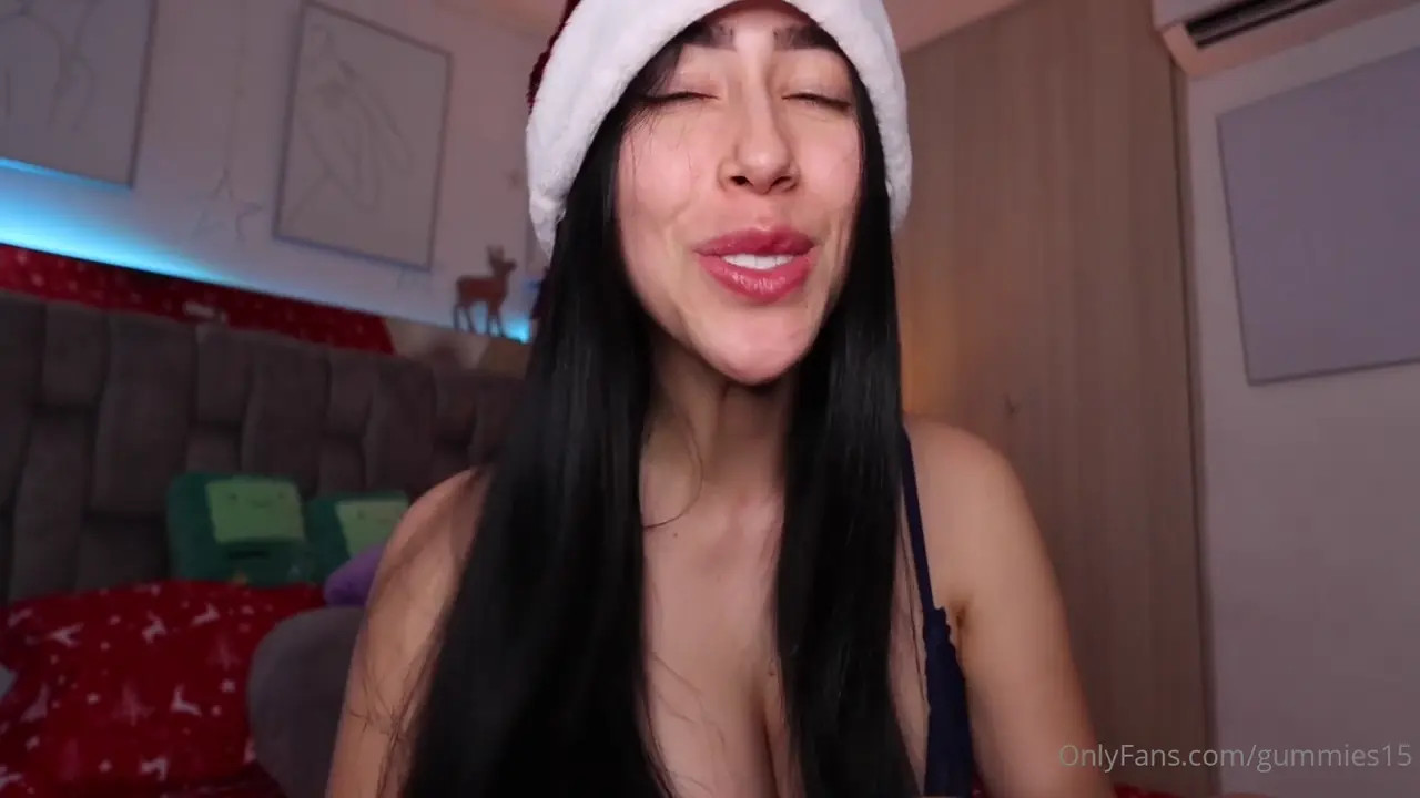 Gummies15 Blows & Sits On A Dildo