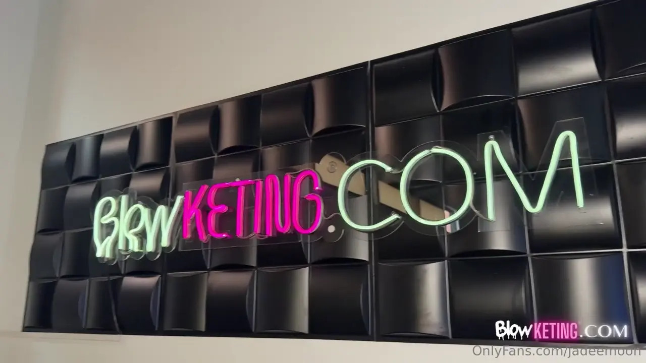 JadeeMoon Gets Her Pussy Hammered