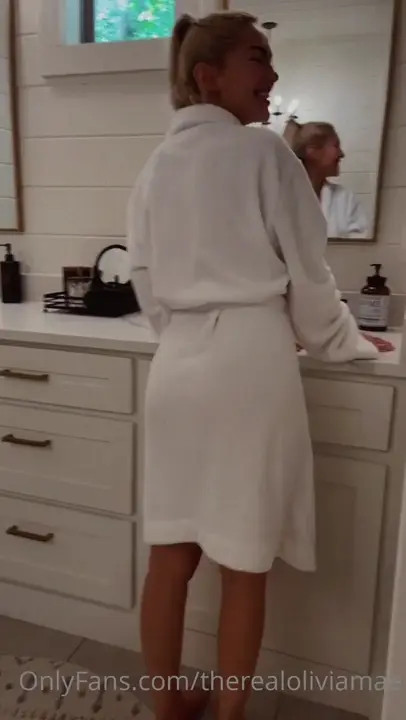 Goddess Olivia Mae Gets Fucked In Her Bathrobe - ePornLeak