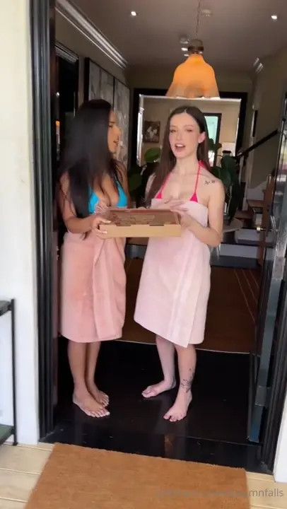 Autumn Falls & Dainty Wilder Blow Pizza Guy's Cock