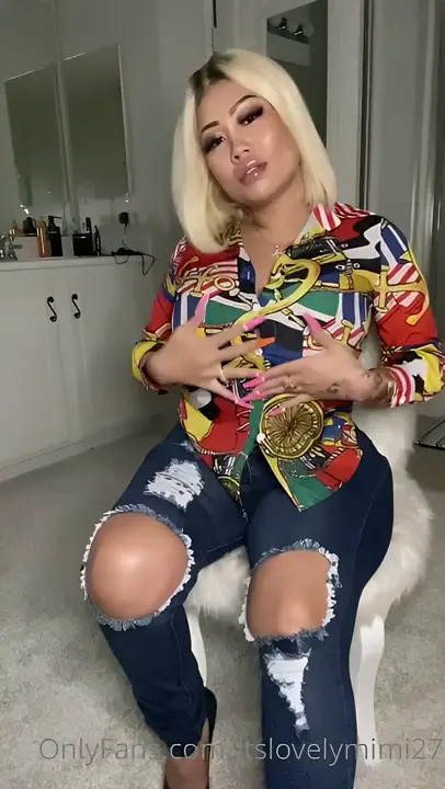 Itslovelymimi27 Strips Her Clothes Away