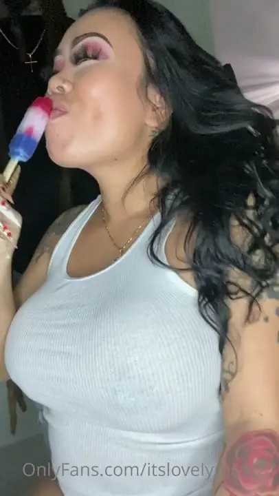 Itslovelymimi27 Sucks Popsicles On A Hot Day - ePornLeak