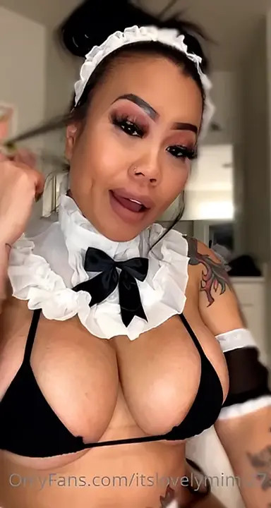 Maid Itslovelymimi27 Grabs Her Tits