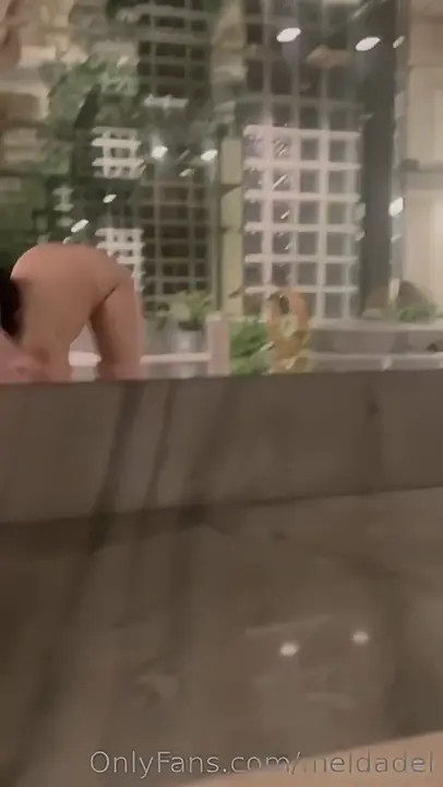 Meldadel Twerks In Front Of A Mirror - ePornLeak