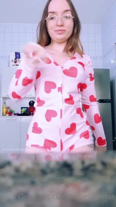 Babi Palomas Strips Her Clothes