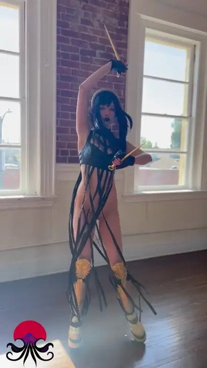 Grace Charis Bares Her Pussy In Her Cosplay