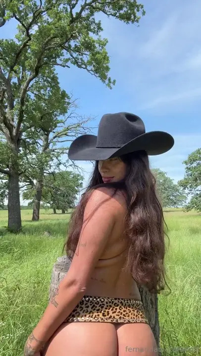 Fernanda Mota Farhat Masturbates Outdoors