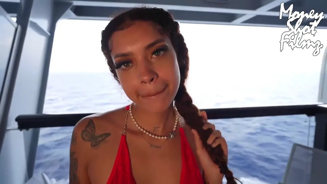 Hannah Marie Gives A Blowjob On A Cruise
