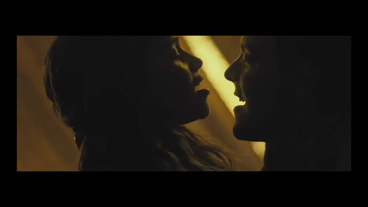 Emilia Clarke Fucks With Lights Off