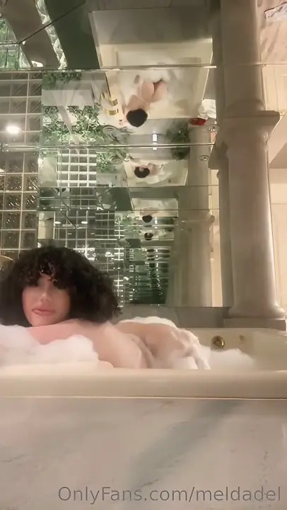 Meldadel Twerks In Her Bubble Bath