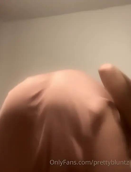 Therealbritain Bounces Her Booty In A Dress