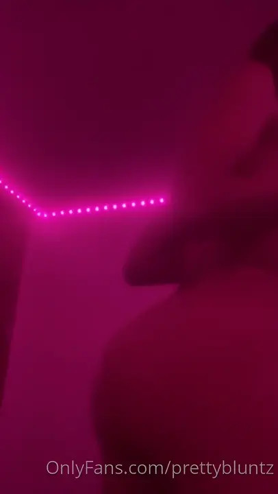 Therealbritain Jiggles Her Booty - ePornLeak