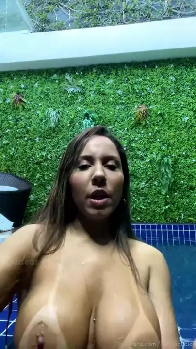 Renata Frisson Teases Her Body In The Pool