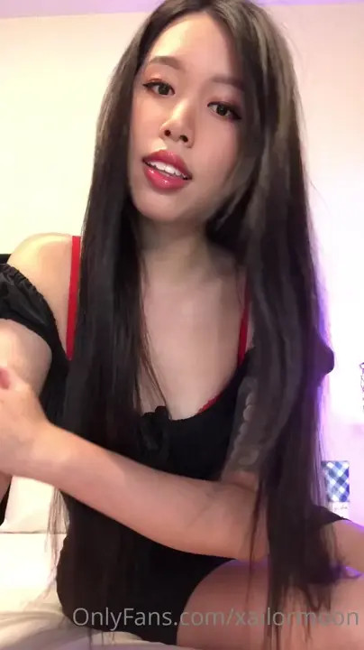 Xailormoon Rubs Her Cunt For Pleasure