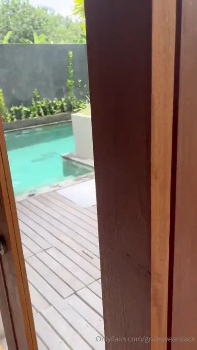 Gracewearslace Is Having Sex At The Pool - ePornLeak