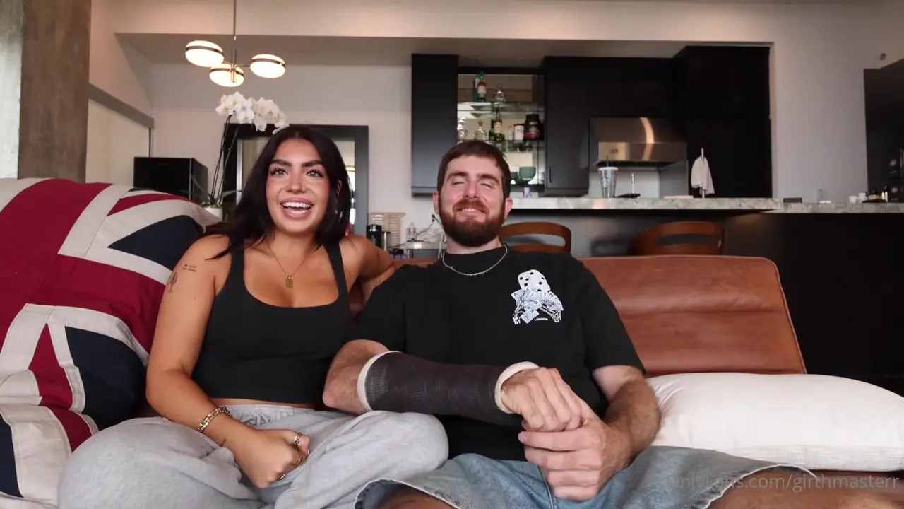 Girthmasterr Screws Lilsyourfav On The Couch