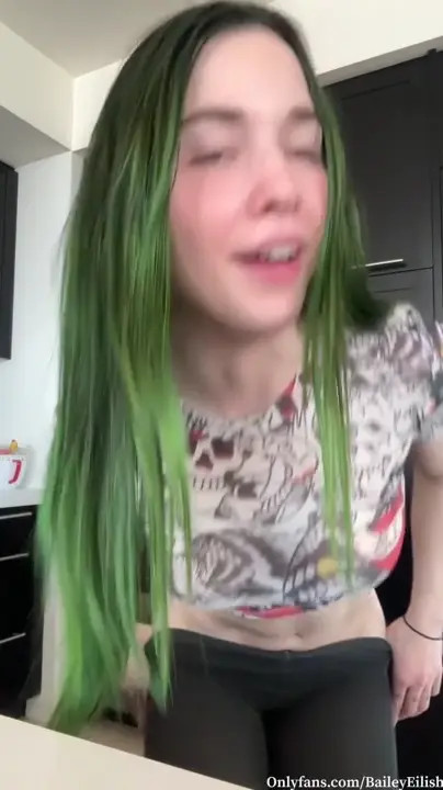 BaileyEilish's Splashy Squirt Session