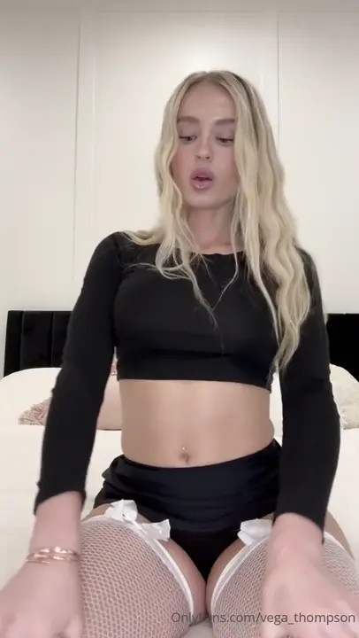 Vega Thompson Rides A Dildo - ePornLeak