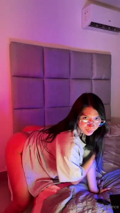 Jenniponce Arches Her Body