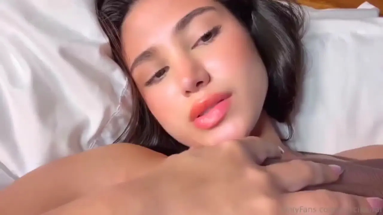 Marci Moral Uses A Vibrator On Her Pussy - ePornLeak