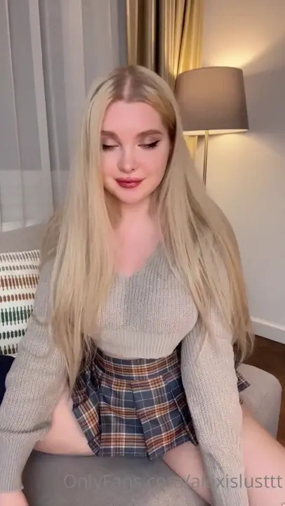 Alexislusttt Pleasures Her Pussy With A Dildo