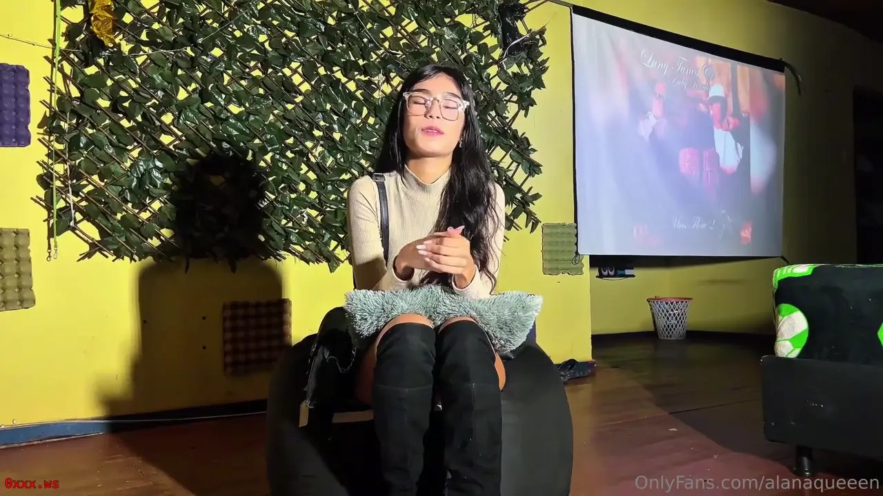 Alanaqueen Gets Drilled While Lying Down