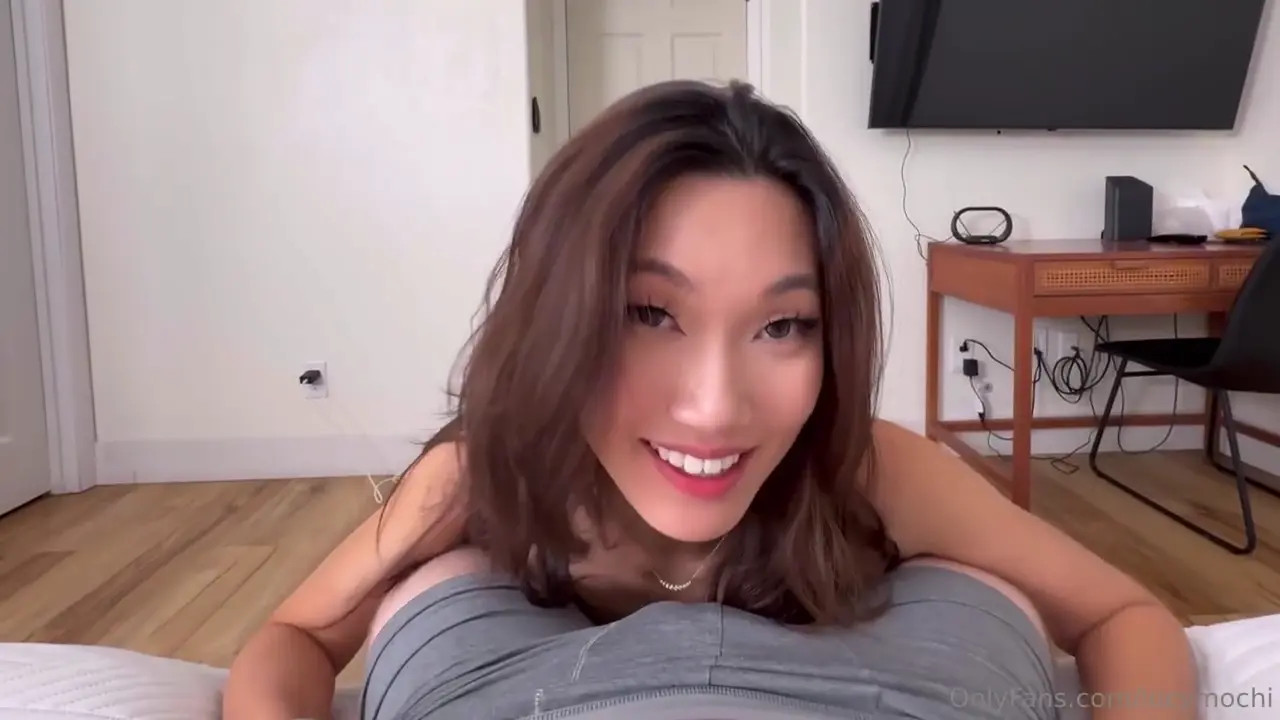 Lucy Mochi & Sage Roux Share Oral Fun - ePornLeak