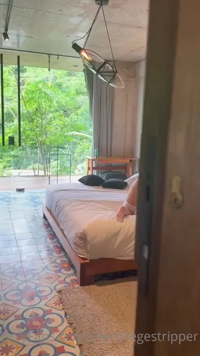 Mia Monroe's Sex Tape As A Maid - ePornLeak