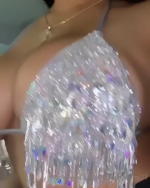 Itslovelymimi27 Wears A Shiny Bra