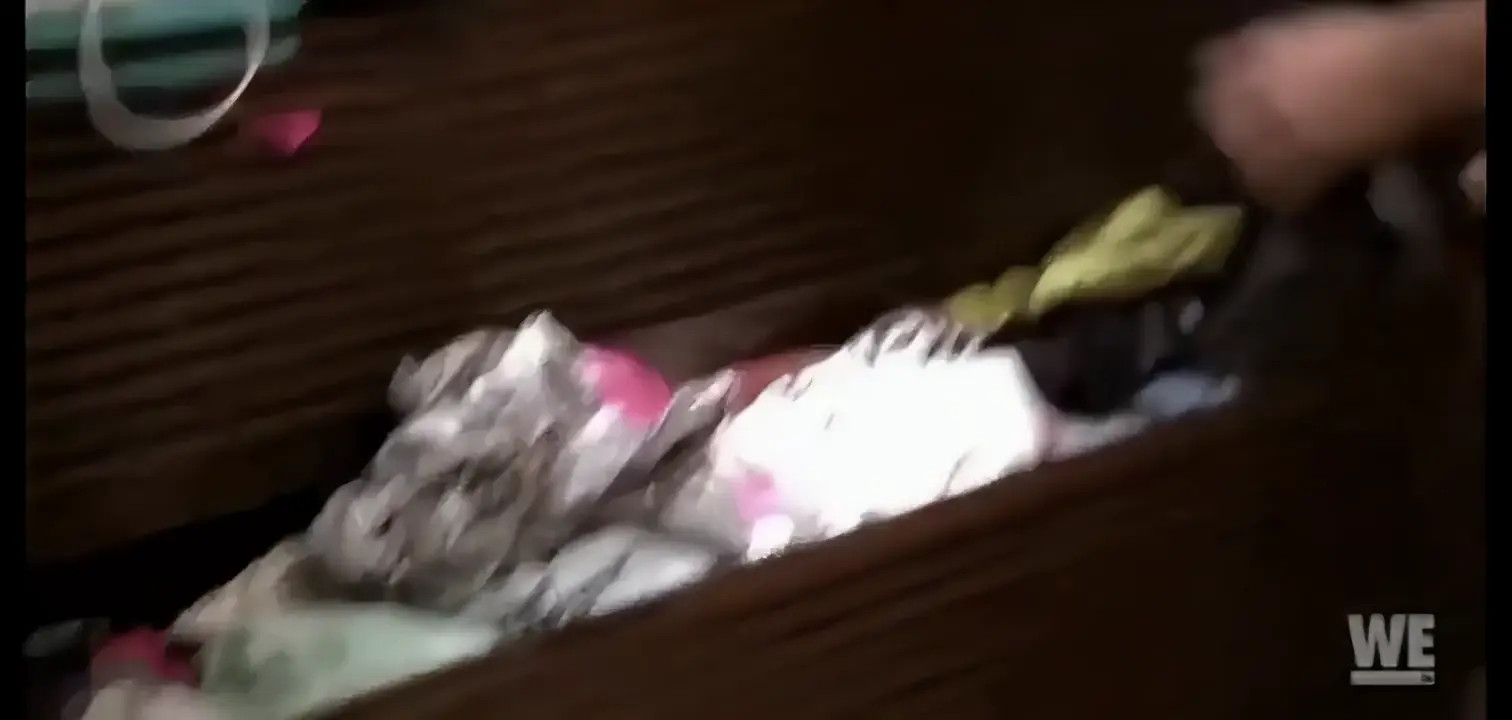 Hot Kendra Wilkinson Gets Ready For A Show