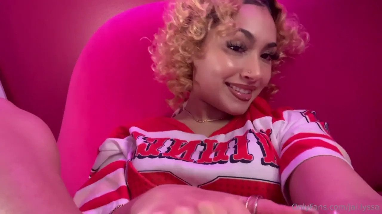 Cheerleader Jai Lyssa Spreads Pussy