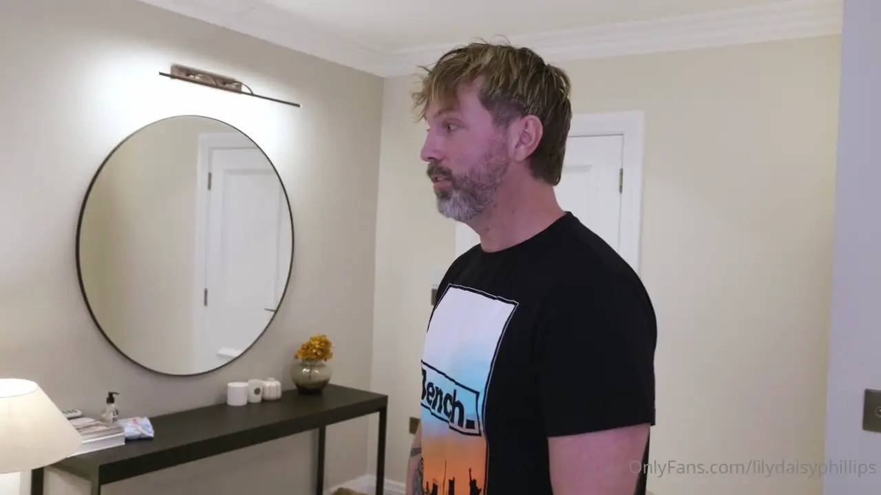 Lily Phillips Puts On A Show For Her Cuck BF - ePornLeak