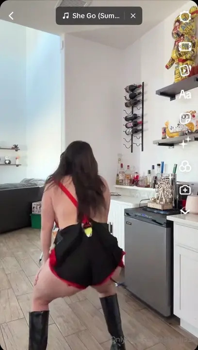 Solyluna24 Dances In Sexy Suspenders