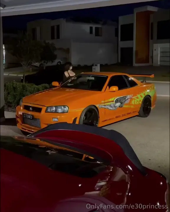 E30princess Dances In Her Garage