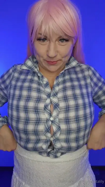 Samantalily Titfucks A Squirting Dildo