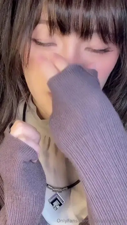 Misspenguin72 Fingers Her Tight Ass