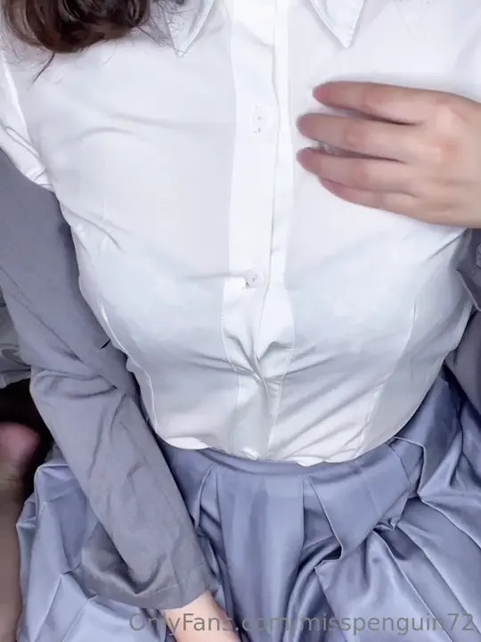 Icy Pussy Play With Misspenguin72 - ePornLeak