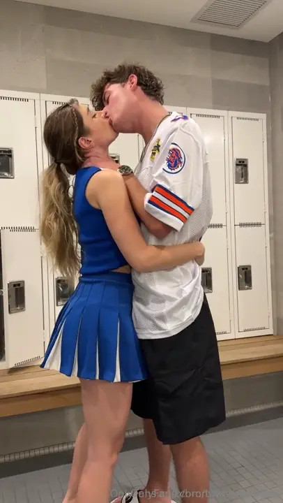 Bronwin Aurora Gets Banged In A Locker Room - ePornLeak
