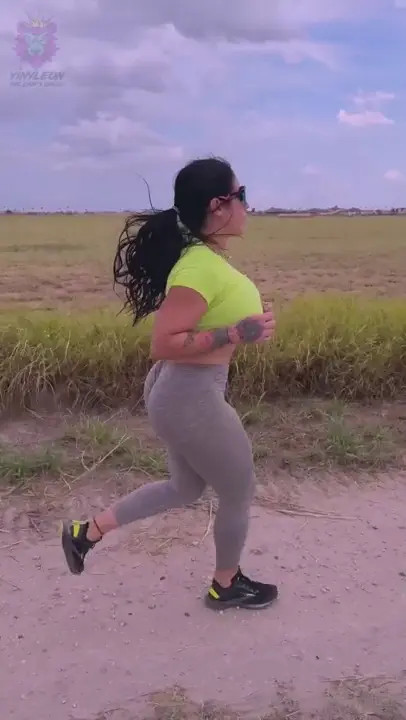 Yiny Leon Rides A Cock In The Car