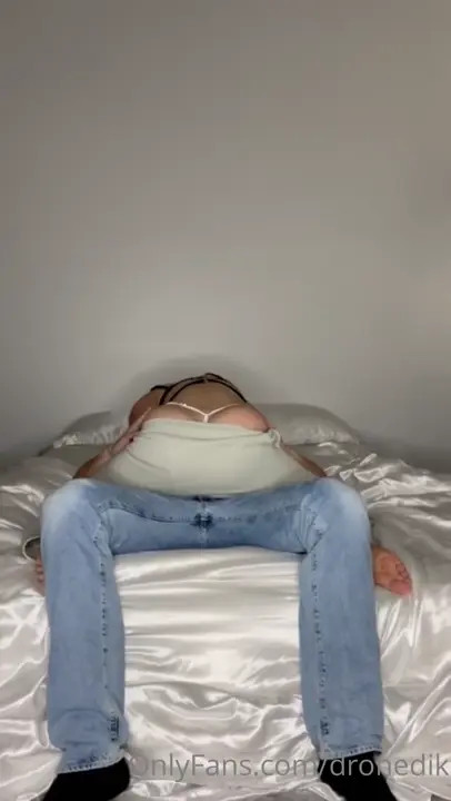 Lena Polanski Gets Her Pussy Nailed In Bed