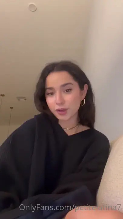 Vanesa Versace Teases Sensually On Cam