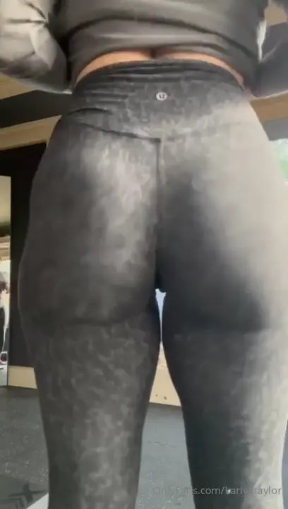 Karlyetaylor Twerks Her Small Ass