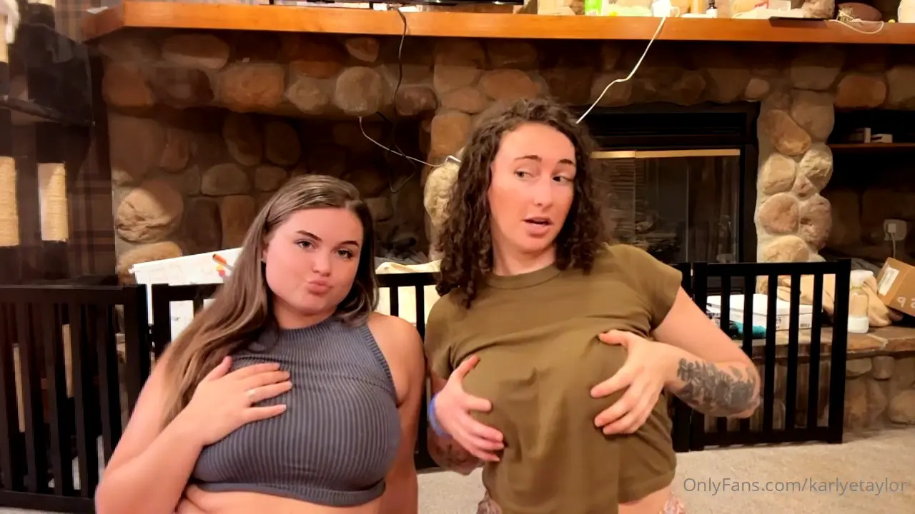 Karlyetaylor Massages Her Boobs