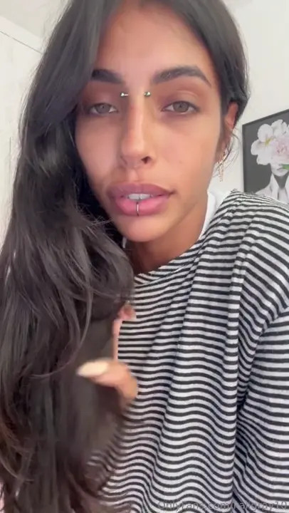 KaliGray10 Shoves A Dildo Up Her Cunt