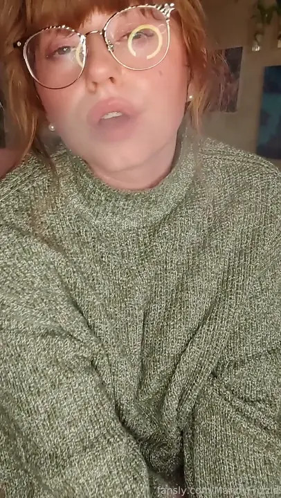 MandyFrizzle Uses A Dildo To Fuck Her Pussy