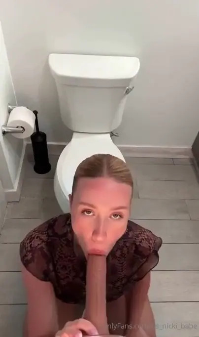 Its_Nicki_Babe's Dildo Play In The Bathroom