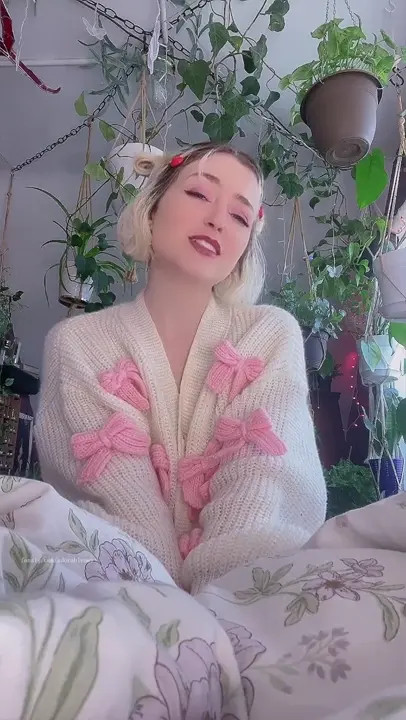 AdorableAmy Humps And Blows Her Dildo